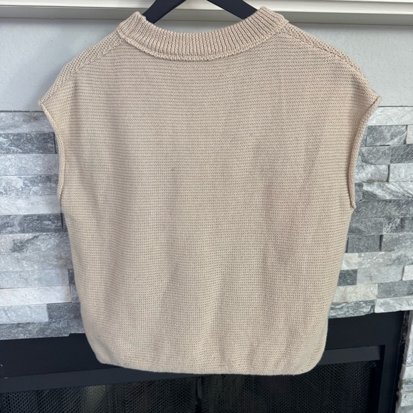 Elegant Cream Knit Sleeveless Sweater - Picture 7 of 10